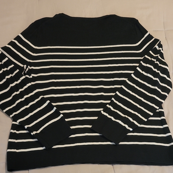 Banana Republic Women's Forever Crewneck Sweater In Black & White Stripe - Picture 3 of 4